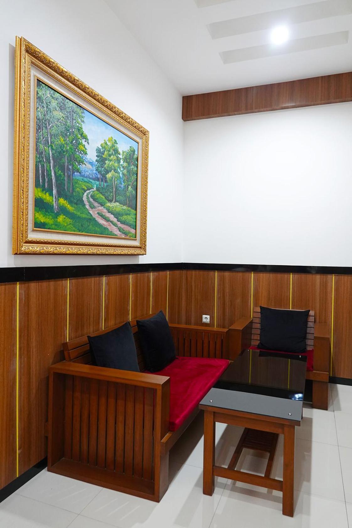 Baratha Hotel & Resto Bondowoso Exterior photo