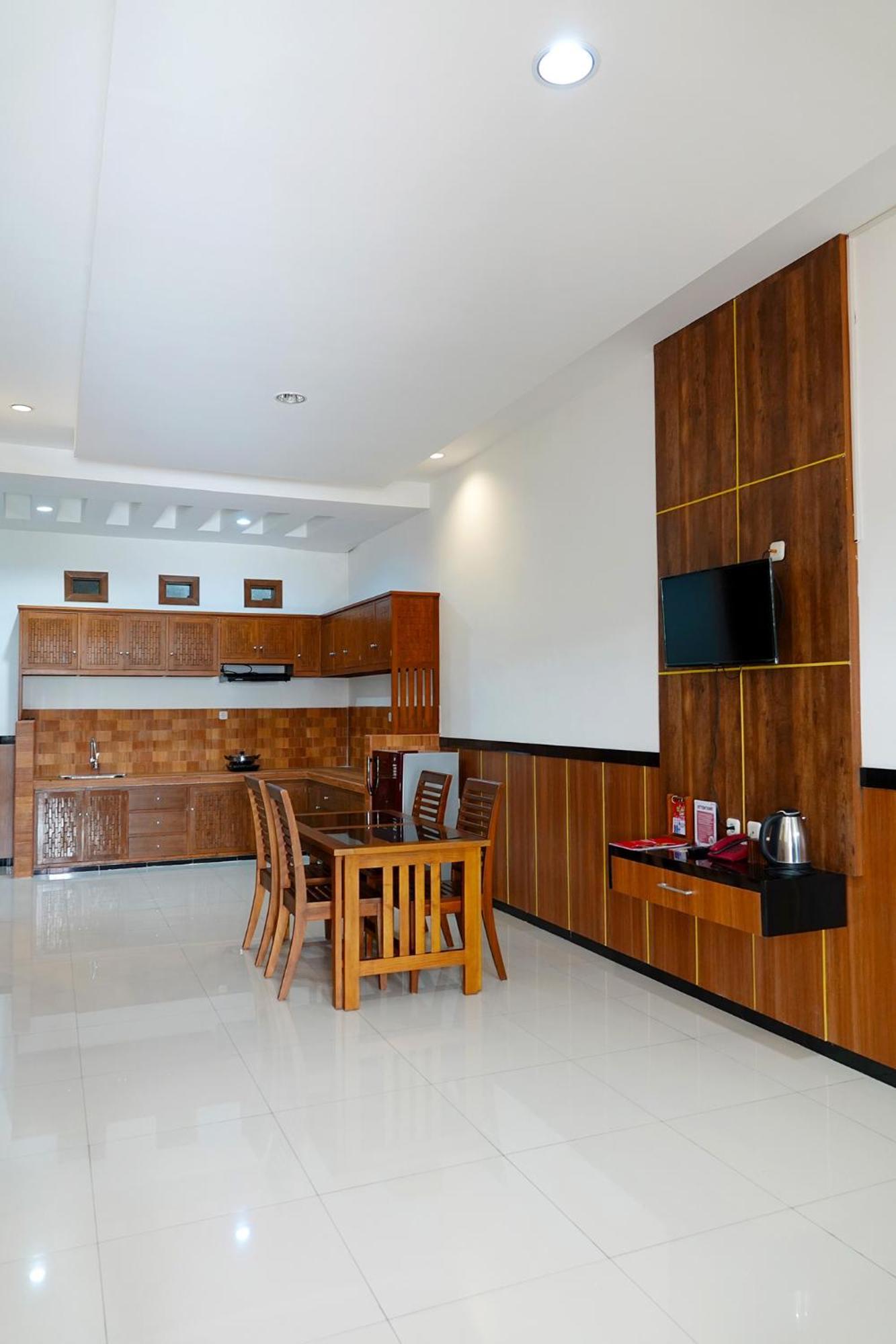 Baratha Hotel & Resto Bondowoso Exterior photo