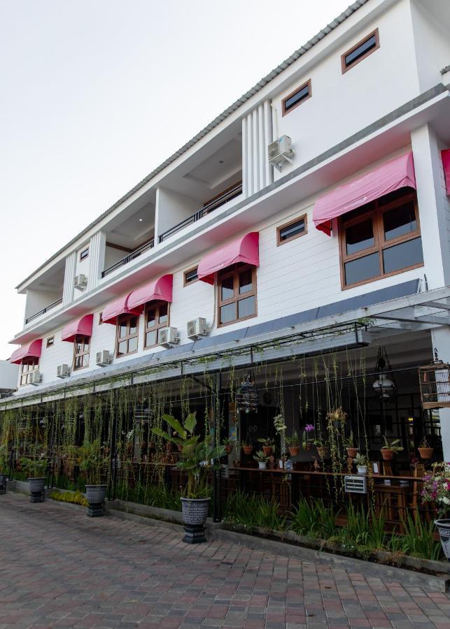 Baratha Hotel & Resto Bondowoso Exterior photo